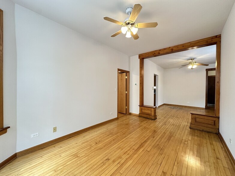 Building Photo - 843 N Maplewood Ave