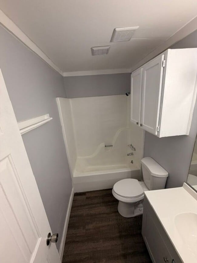 Building Photo - Beautiful 2 bedroom Apartment!