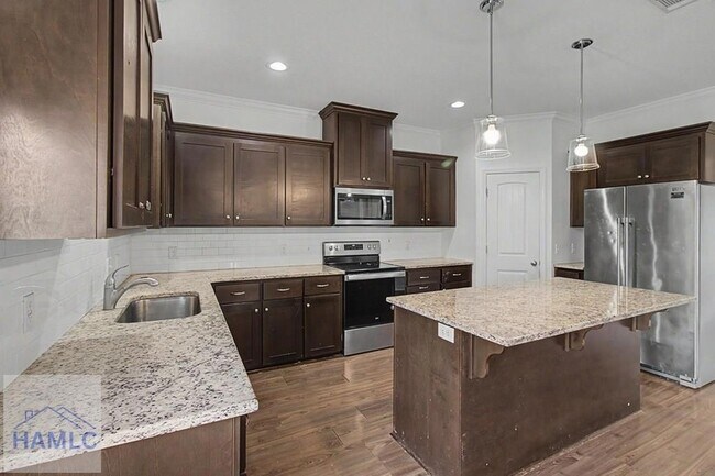 Building Photo - 390 Fairview Cir
