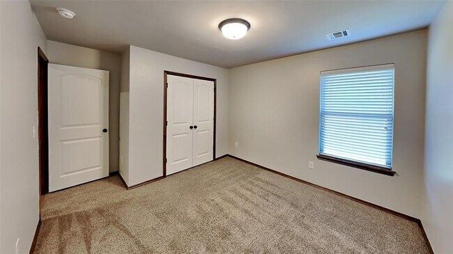 Building Photo - 14000 Northwood Village Dr