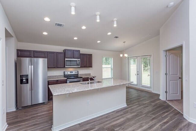 Building Photo - 5664 Peach Dr