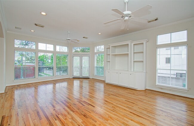 Building Photo - 501 Leverkuhn St