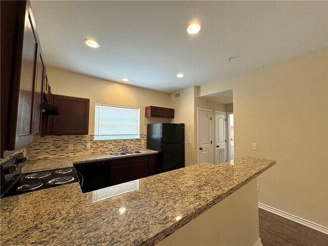 Building Photo - 1915 Dartmouth St