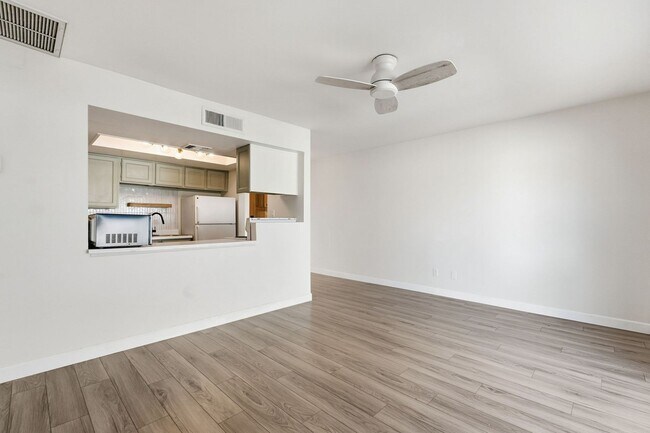 Building Photo - Short-Term Rentals OK *** Less than 2 mile...
