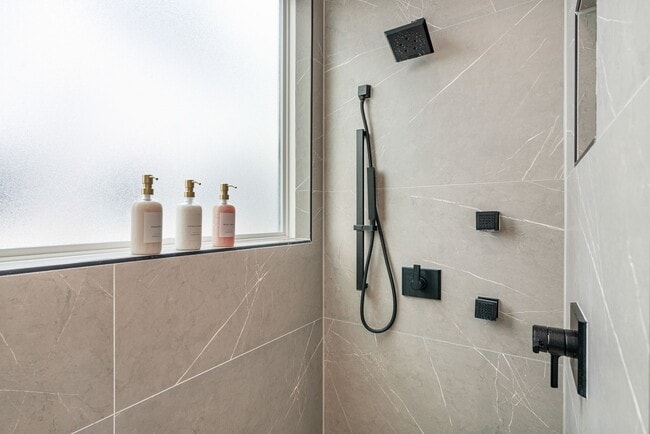 Building Photo - 3410 Baer St