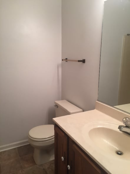 Building Photo - 728 Kennesaw Ct