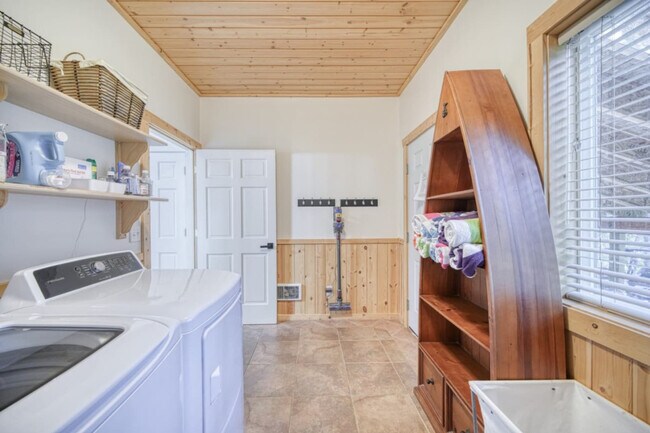 Building Photo - 3627 Bills Loop Rd