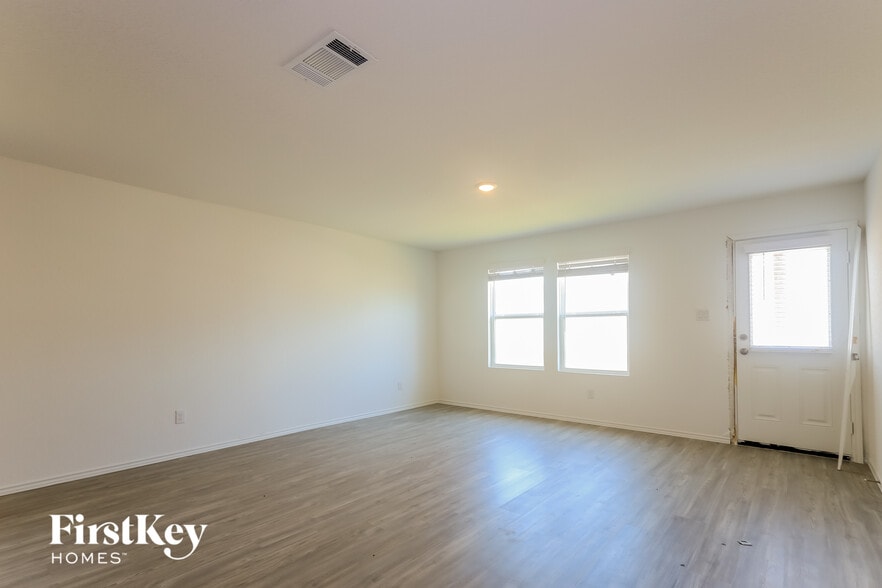 Building Photo - 1702 Morse Way