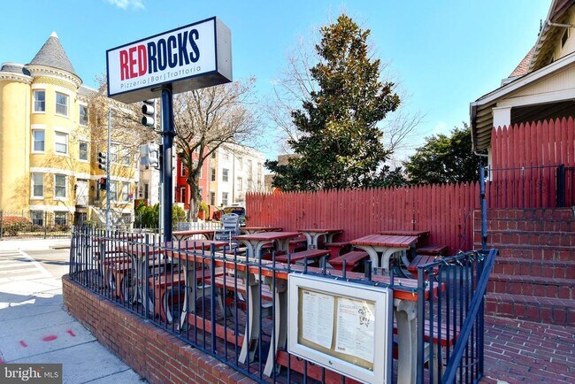 Building Photo - 737 Morton St NW