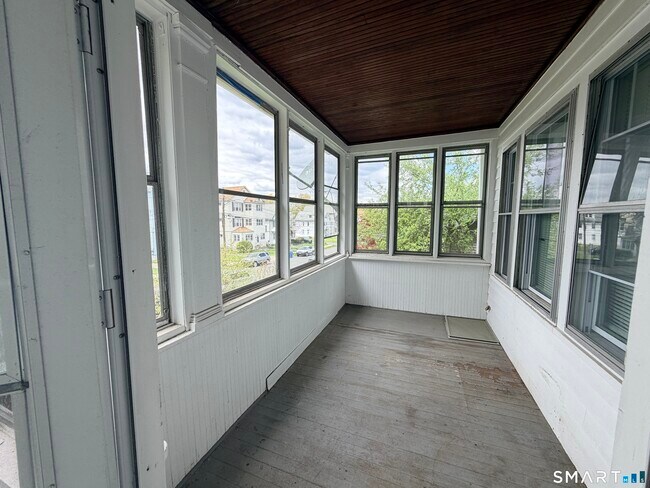 Building Photo - 152 Lyons St