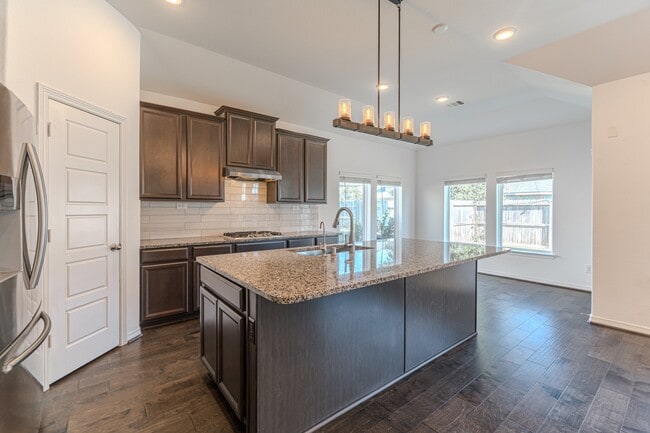 Building Photo - 3439 Cres Vista Dr