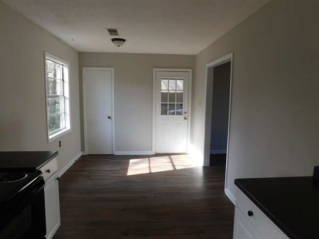 Building Photo - 1827 Custer Dr