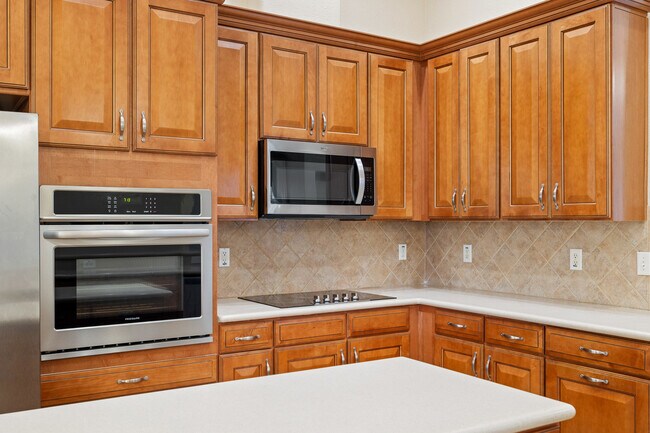 Building Photo - 27417 Silver Thatch Dr