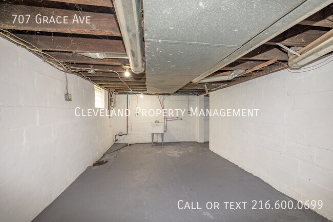 Building Photo - 707 Grace Ave