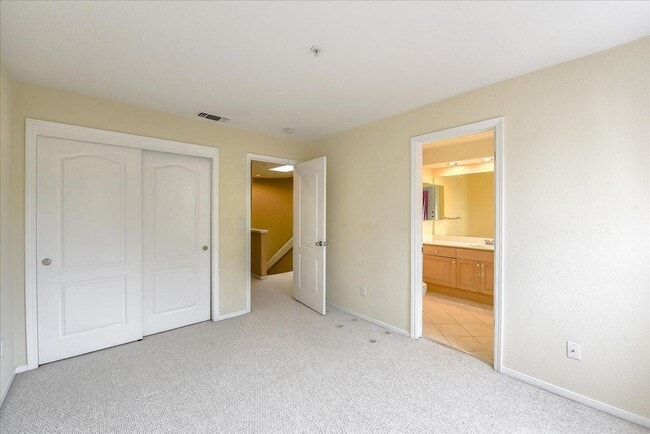 Building Photo - 990 Alpine Terrace