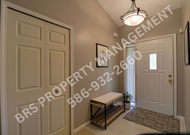 Building Photo - New Baltimore 2 bedroom 2 bath condo