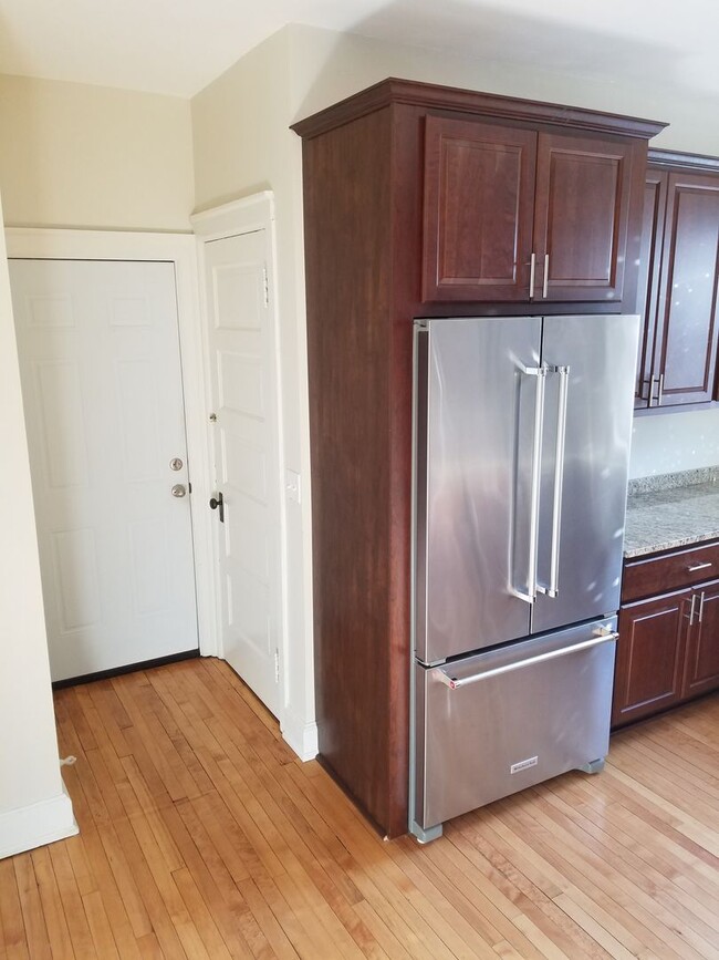 Building Photo - 3272 N Hackett Ave