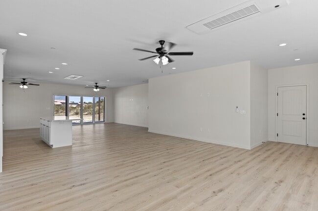 Building Photo - 10096 Glen Rd