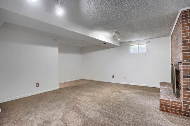 Building Photo - 14711 W Ellsworth Ave