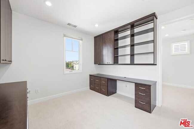 Building Photo - 13079 Bluff Creek Dr