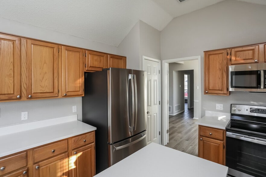 Building Photo - 532 Saddle Head Dr