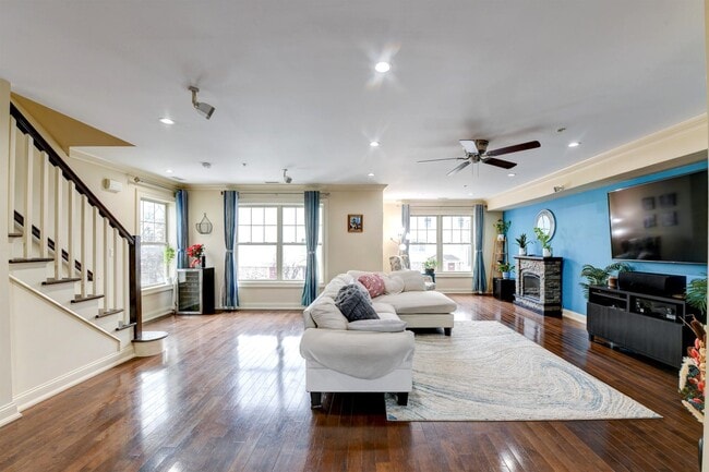 Building Photo - 1625 Paterson Plank Rd