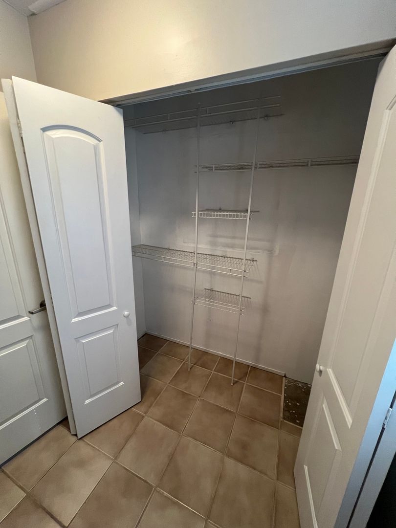 Building Photo - 2540 Elyria Ave