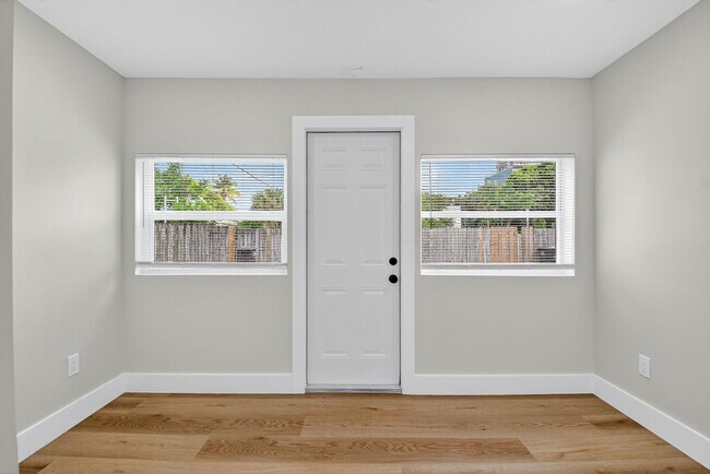 Building Photo - 409 47th St