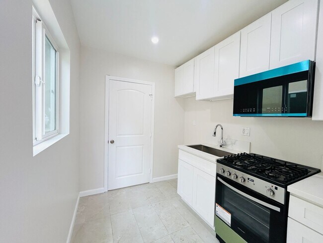 Building Photo - Sylvan Apartments