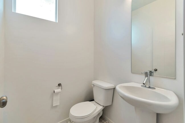 Building Photo - 11611 Alexandria Dr