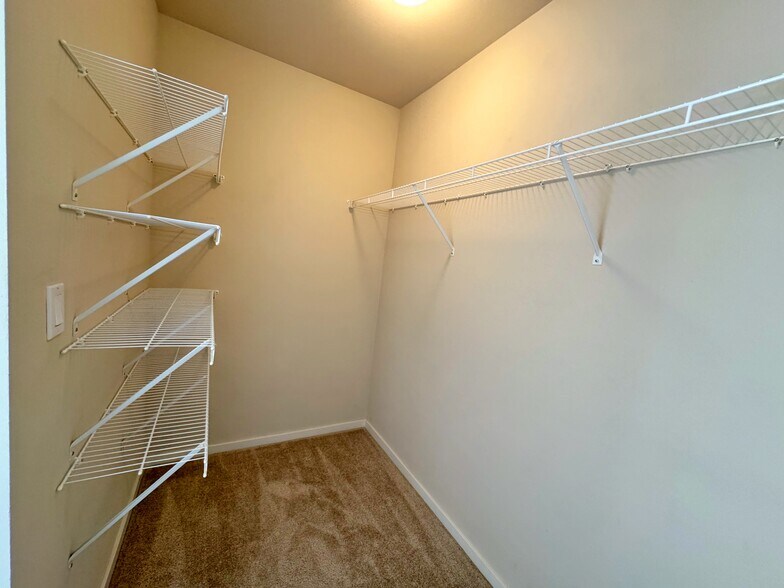 Walk-in closet - 79 Sky Ridge Rd NW