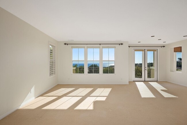 Building Photo - Exclusive Pelican Ridge Home.