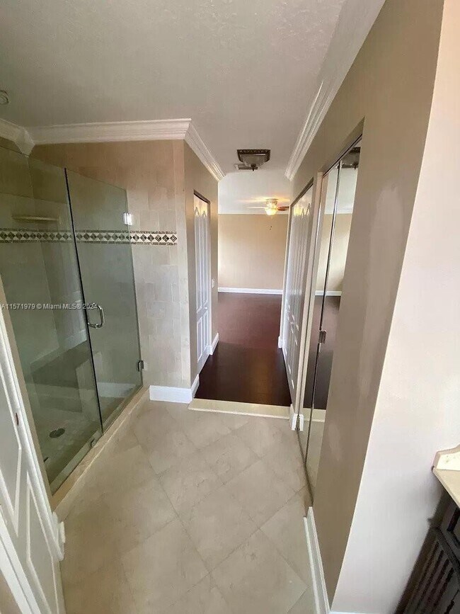 Building Photo - 13851 SW 38th Ln