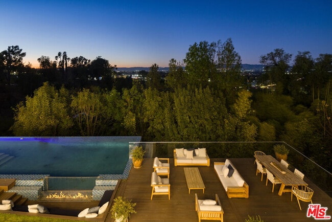 Building Photo - 16801 Oak View Dr