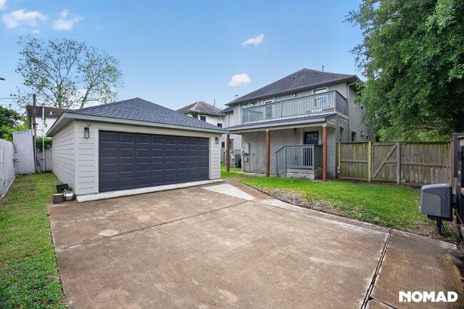 Building Photo - Charming 3BR House in Houston