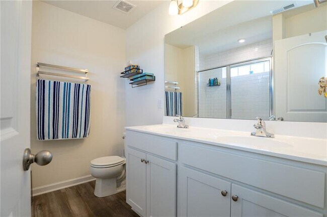 Building Photo - 108 Sweetwater Dr