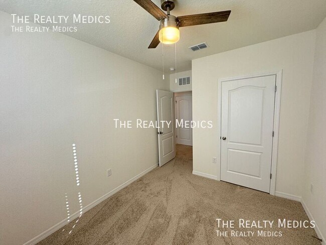 Building Photo - 2331 Gifford Dr