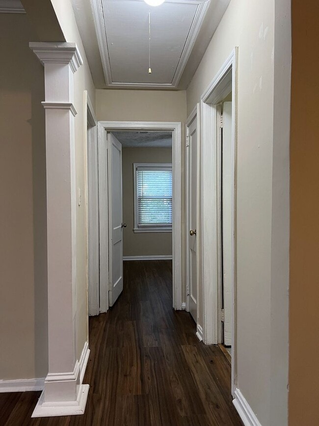 Building Photo - Great location! 2 bedroom 1 bath with a bo...