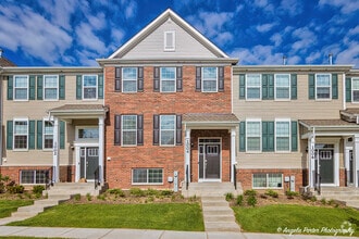 Building Photo - 1004 Neubauer Circle