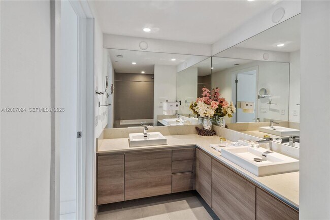 Building Photo - 1080 Brickell Ave