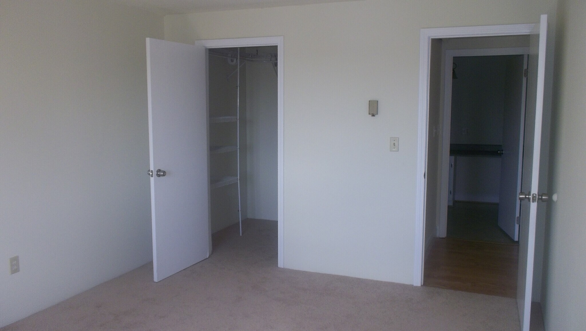 MasterBed with WalkIn Closet - 7 Wildwood St