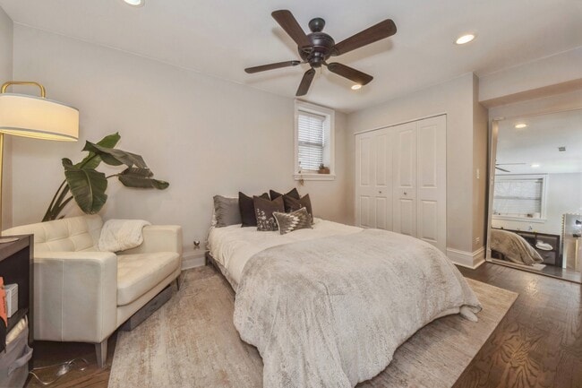 Building Photo - 924 W Schubert Ave