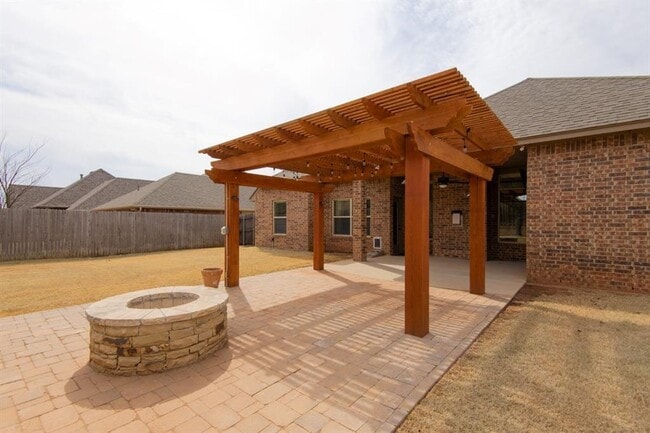Building Photo - 2124 Newbrook Dr