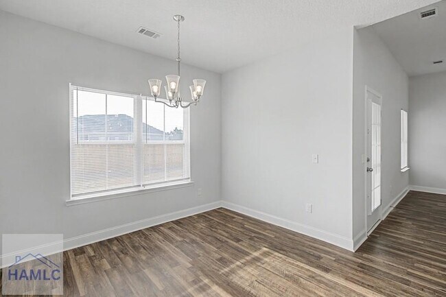 Building Photo - 20 Fuller Wy NE