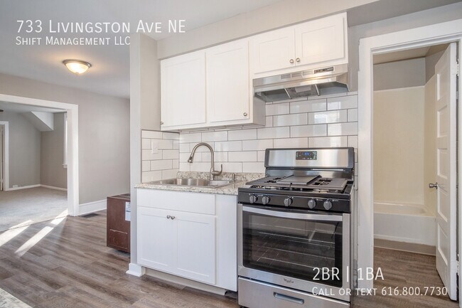 Building Photo - 733 Livingston Ave NE