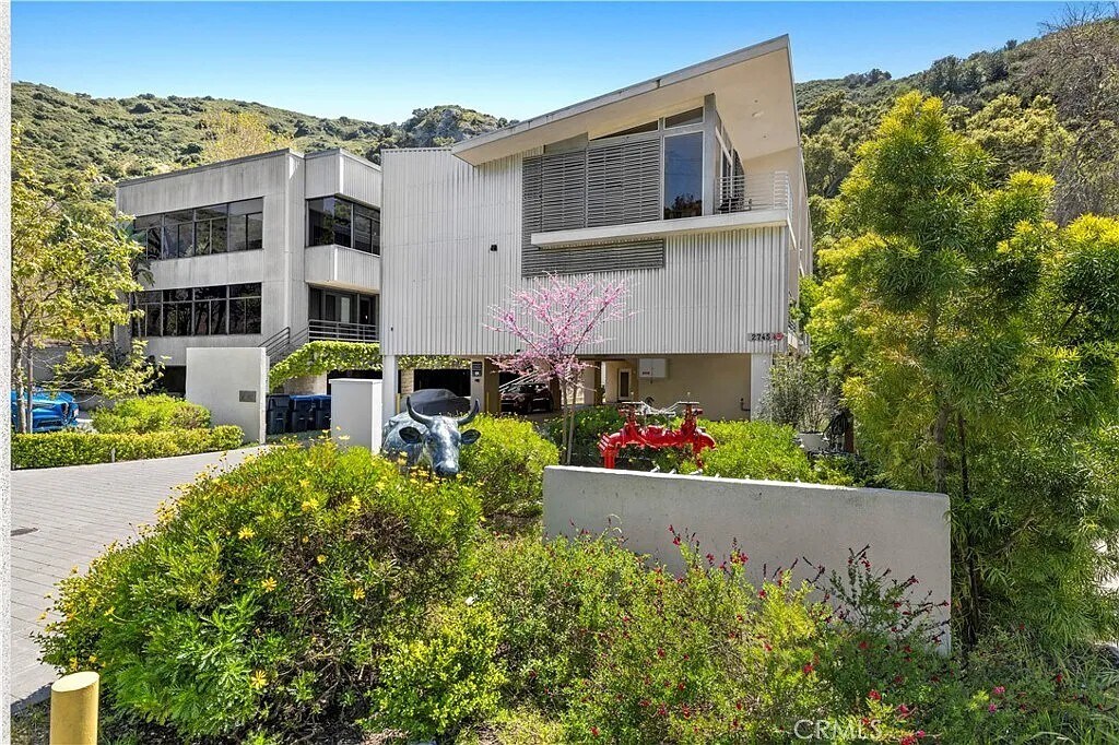 Building Photo - 2745 Laguna Canyon Rd