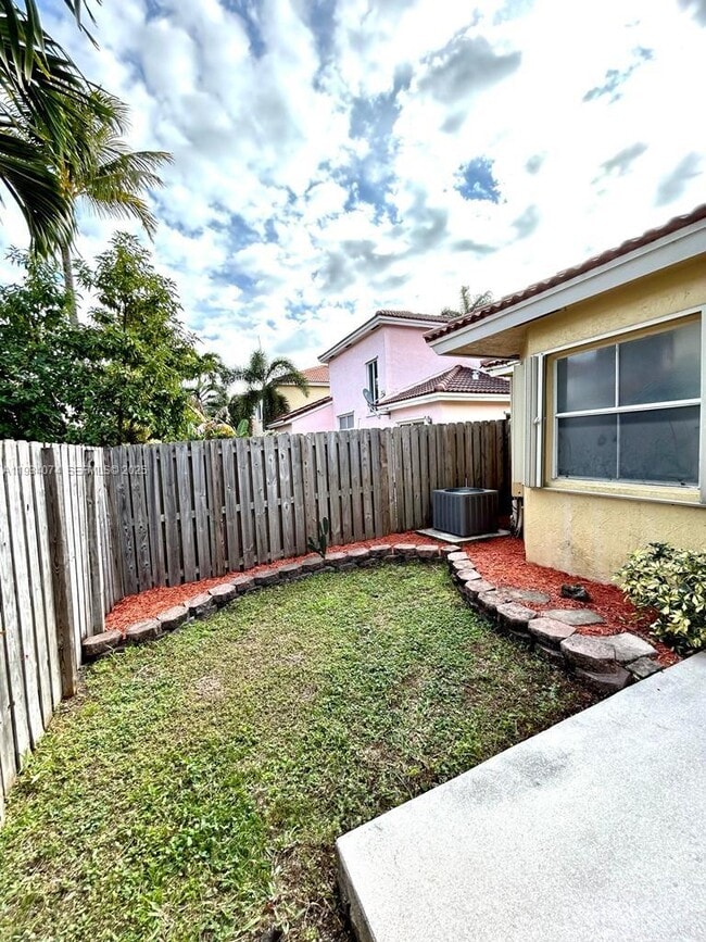 Building Photo - 4779 NW 5th Ct