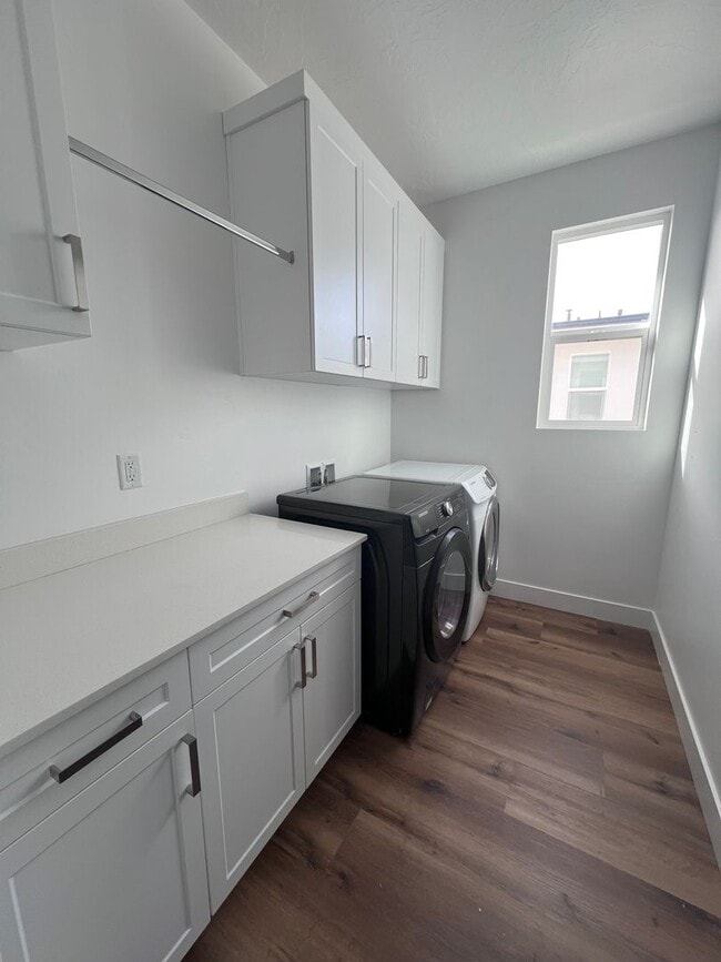 Building Photo - Stylish Desert Ridge Townhome with Modern Finishes & 2-Car Garage