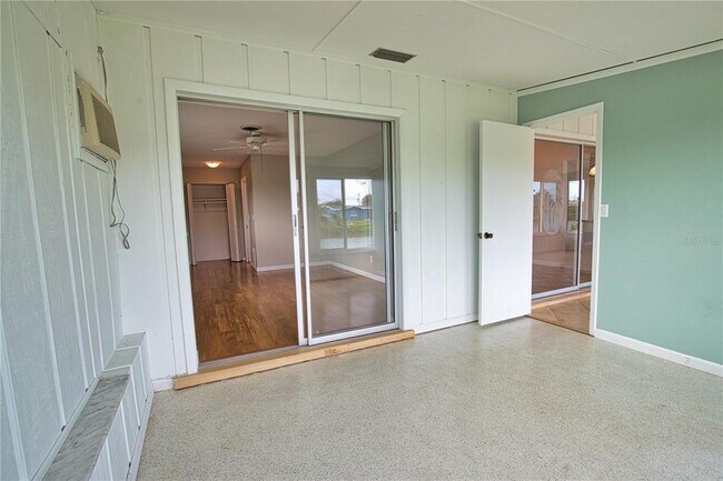 Building Photo - 1325 Cambridge Dr