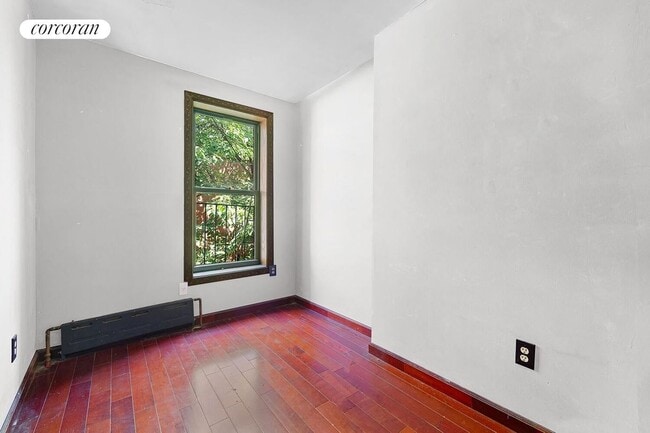Building Photo - 230 Hoyt St